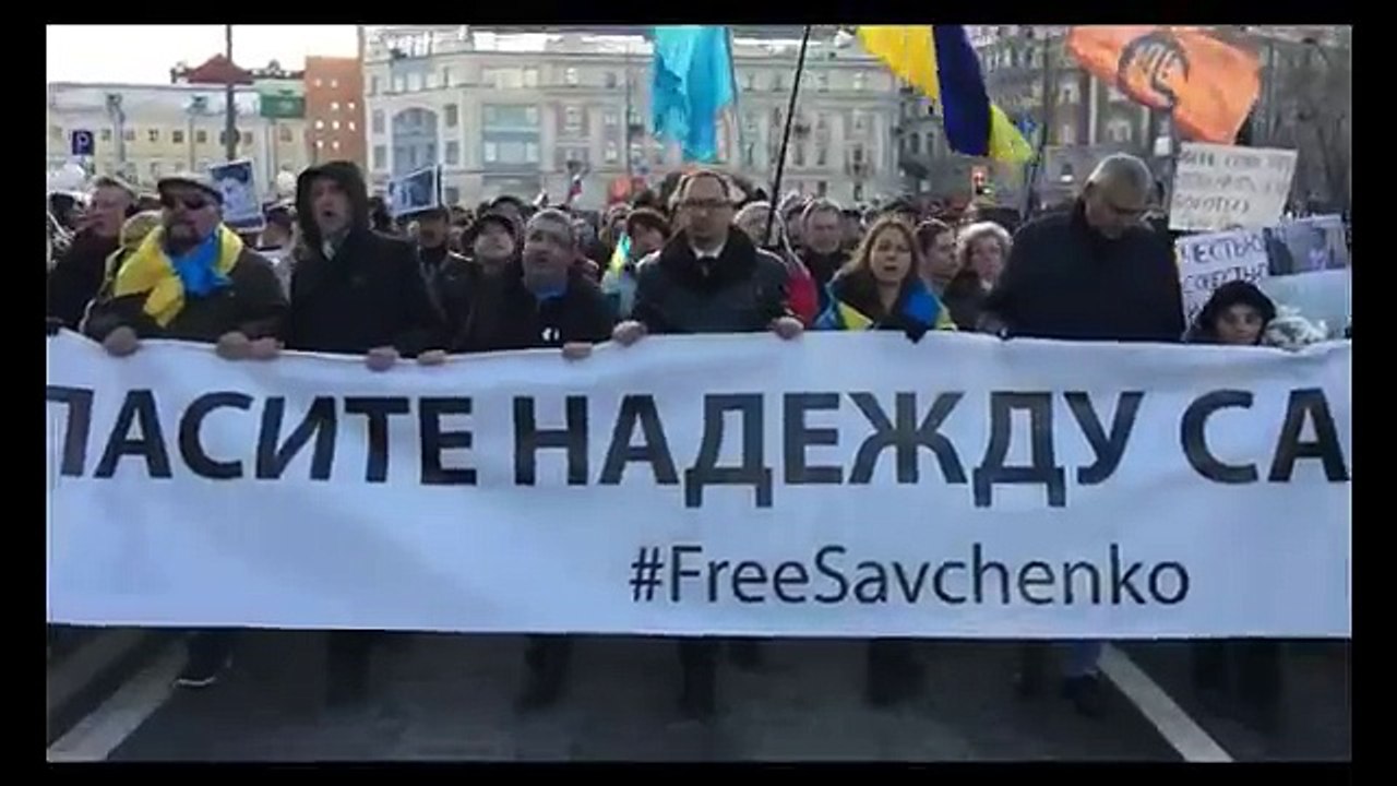 Во время шествия памяти Немцова россияне спели гимн Украины