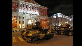 В Москву вошли танки и другая военная техника
