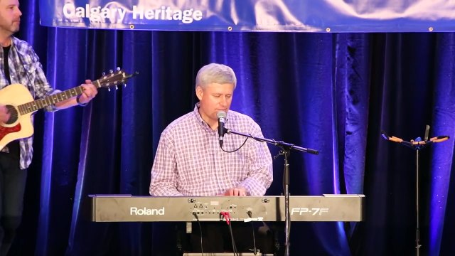 Stephen Harper sings Sweet Caroline at a 2015 Stampede barbecue