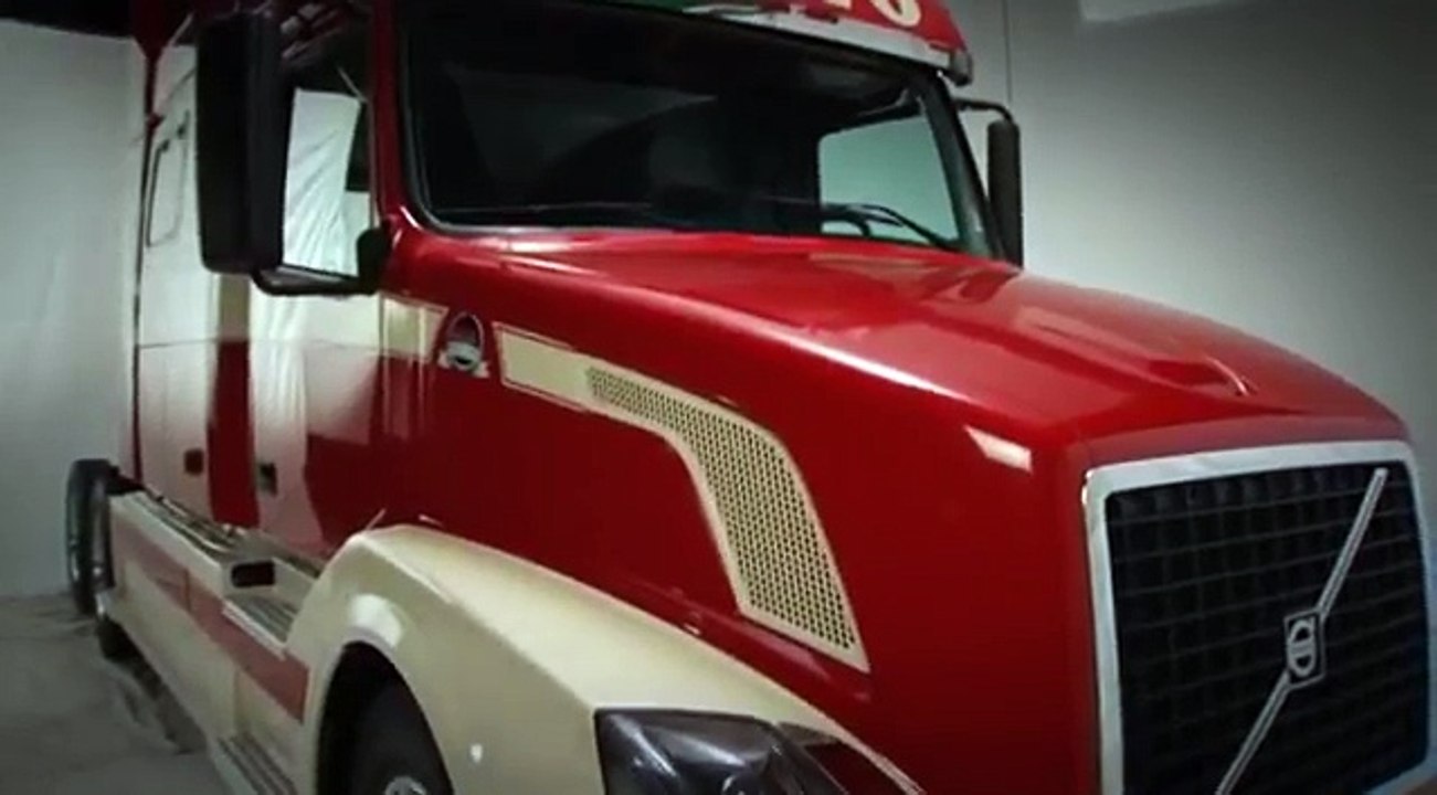 Volvo VNL 780 2 of 2 interior