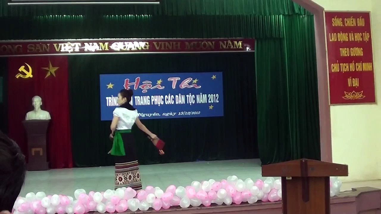 HỘI THI TRÌNH DIỄN TRANG PHỤC TRUYỀN THỐNG CÁC DÂN TỘC NĂM 2012