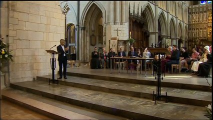 Sadiq Khan sworn in as new London mayor