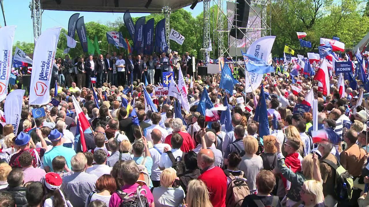 240,000 Poles in landmark pro-EU, pro-democracy protest