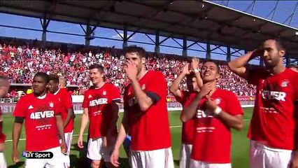 muller takes bayerns celebrations