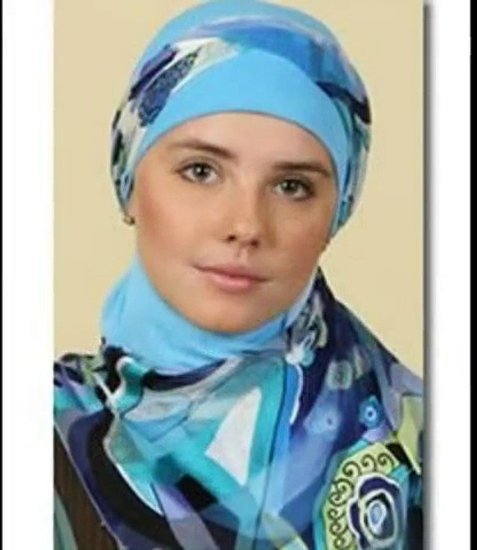 ⁣Russian Woman Converts to Islam in Russia