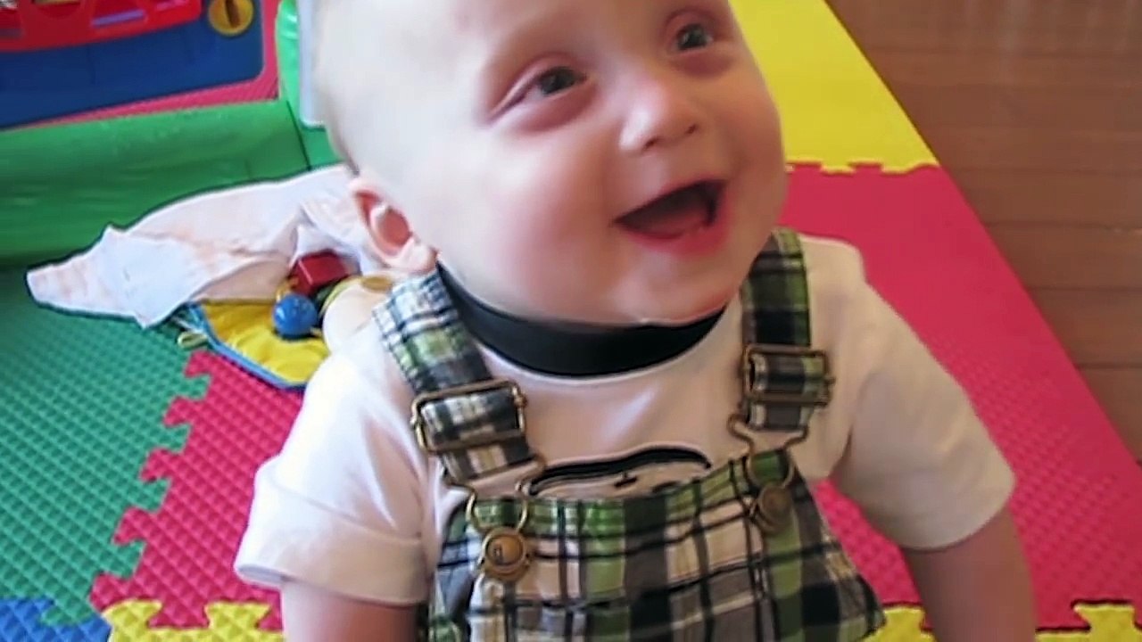 Des bébés terrassés par des éternuements... Compilation hilarante