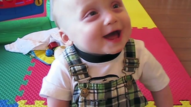 Des bébés terrassés par des éternuements... Compilation hilarante