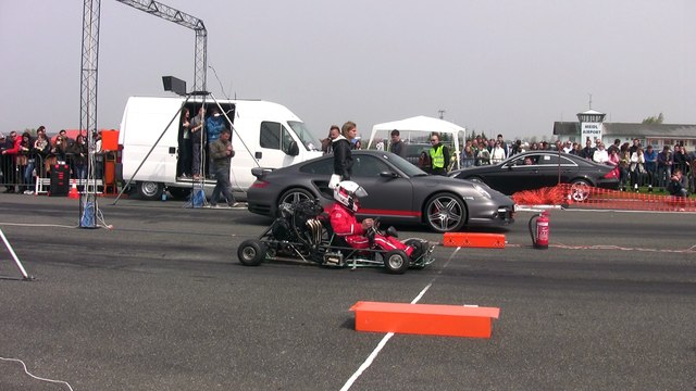 Porsche 997 Turbo 3.6 Vs. Gokart Suzuki 650 Ccm