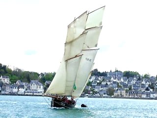 Binic  parade vieux gréements fete  de  la  morue