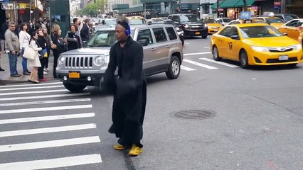 LiveLeak - Disturbing things you can spot while on Eighth Ave in Midtown Manhattan