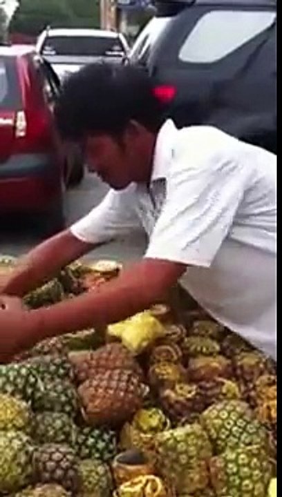 Art of Pineapple Peeling