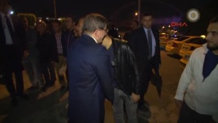 Başbakan Davutoğlu Taksi Durağını Ziyaret Etti, Çalan Telefona Baktı