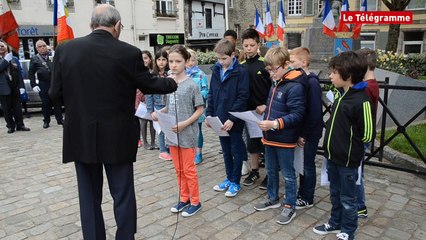 Lannion. 8-Mai : participation des enfants de l'école de Kroas Hent