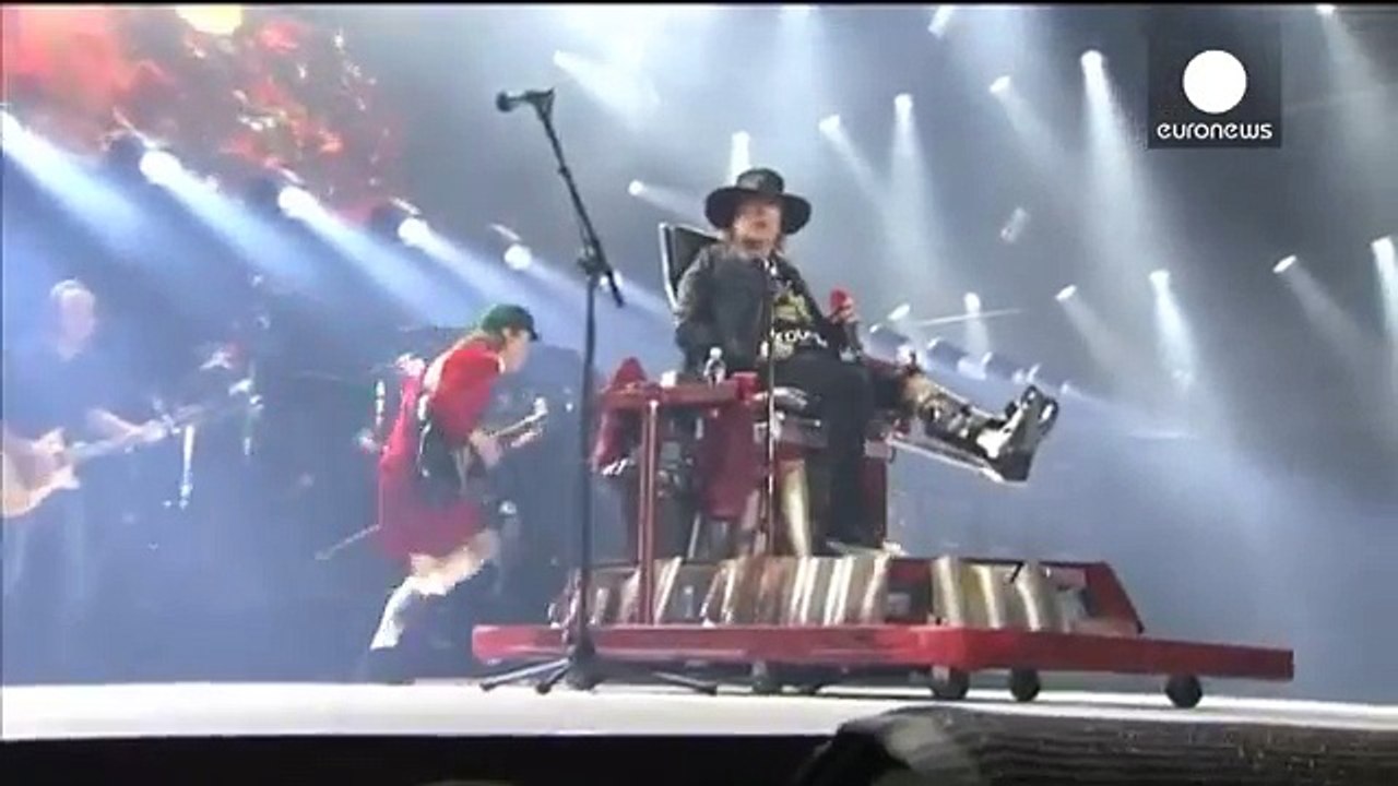 AC-DC in Lissabon Axl Rose feiert sein Debüt als neuer Sänger