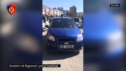 Report TV - Shijak, polici bashkiak u merrte para shitësve ambulantë, arrestohet