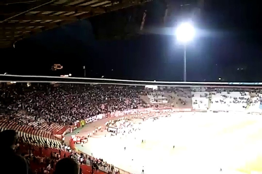 Ερυθρός Αστέρας - Ολυμπιακός: Οι Σέρβοι τραγουδούν "Είσαι στο μυαλό..."