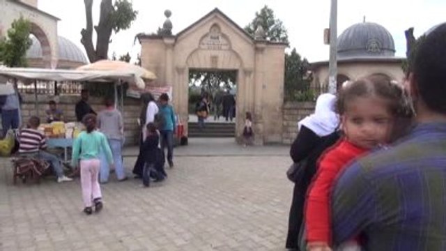 Veysel Karani Türbesi'nde Anneler Günü Yoğunluğu