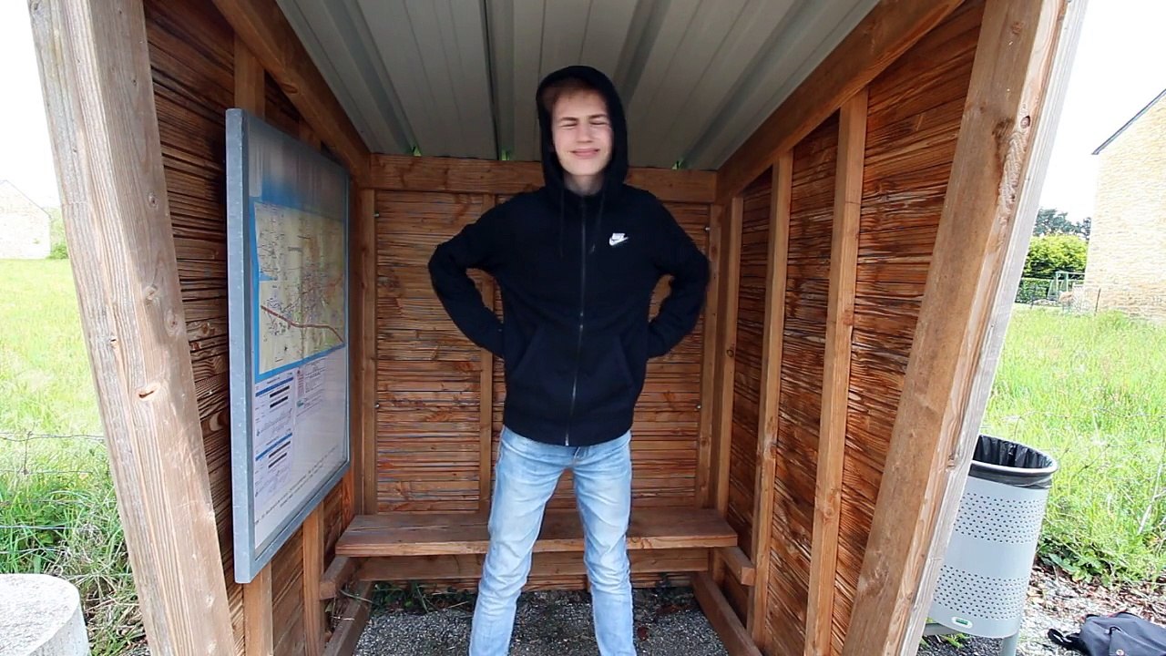 Quand t'attends le bus (Tim) #humour