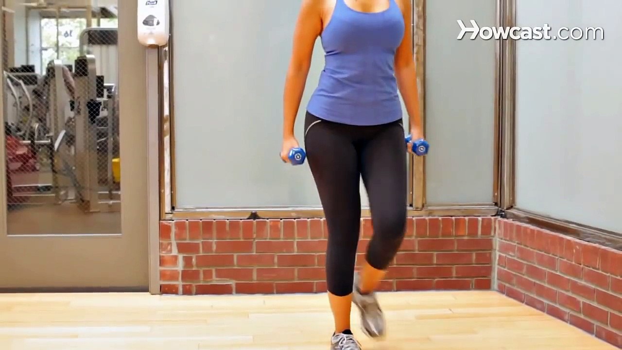 How to Do a Hammer Curl   Female Bodybuilding