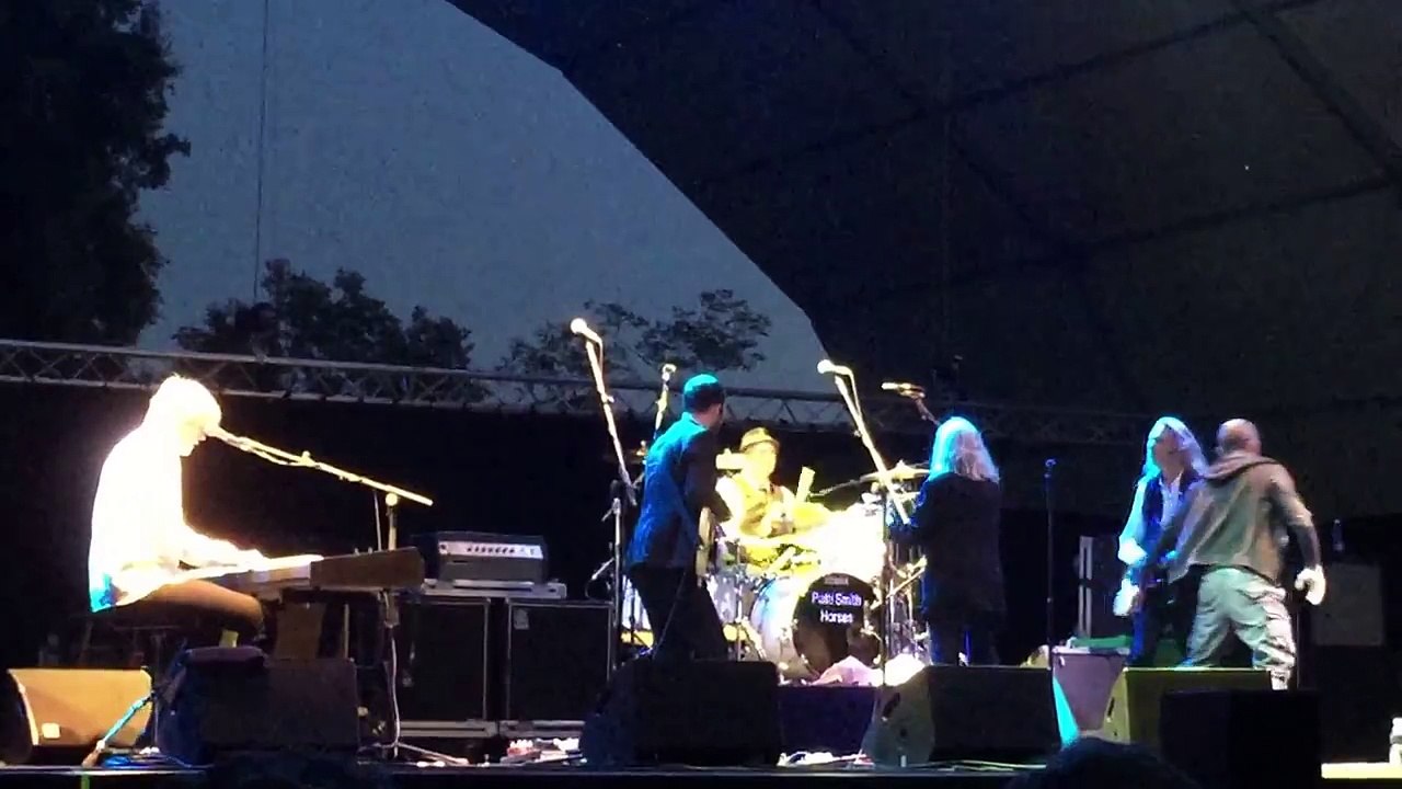 Patti Smith  "Free Money"