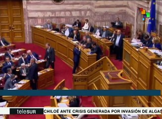 Parlamento griego aprueba medidas que le exigió la Troika