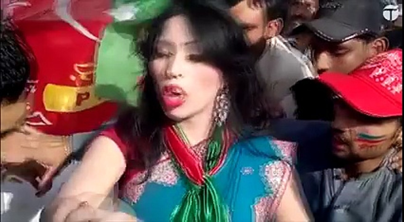 See what happened in PTI jalsa with this girl.