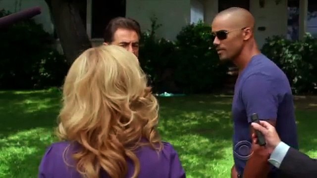 Après beaucoup d'hésitations, CBS décide de renouveler la série Esprits Criminels pour une saison 12