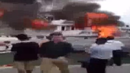 Teknede dehşet anları... Alevlerden denize atlayarak kurtuldular