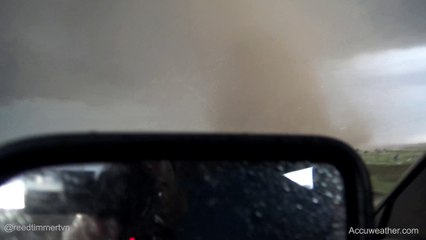 Une énorme tornade filmée de très près aux Etats Unis dans le Colorado