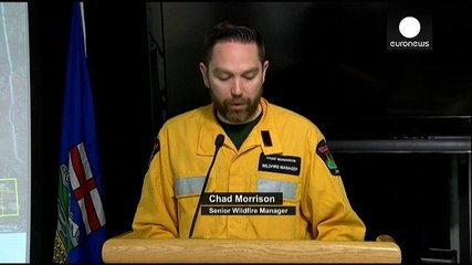 Природа допомагає канадським вогнеборцям приборкати найбільшу в історії країни пожежу