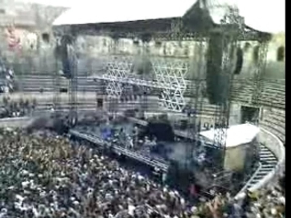 cassius avant daft punk a nimes 2007