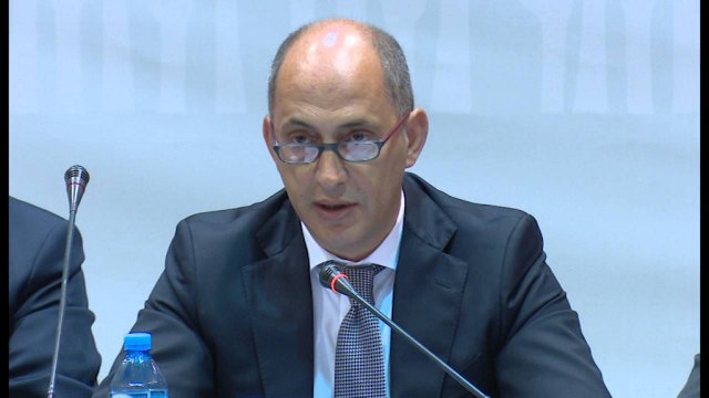 TOTOZANI KRITIKA QEVERISE, “U RRIT VARFERIA,U SHKELEN TE DREJTAT E NJERIUT” LAJM mpg