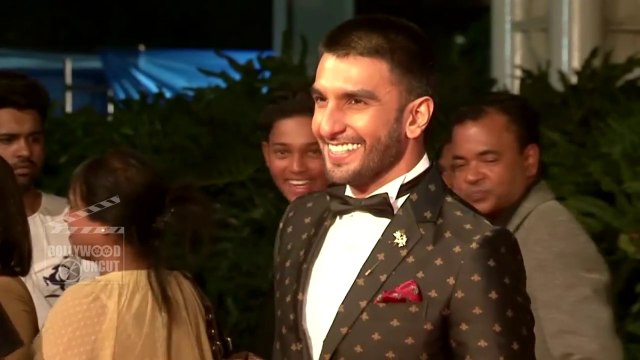 Ranveer Singh & Vaani Kapoor's STEAMY KISS In Befikre New Poster