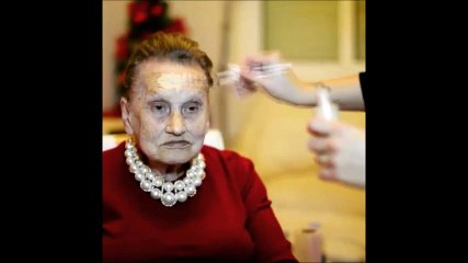 A 80 ans, elle demande un maquillage à sa petite fille et le résultat fait le tour d'Internet