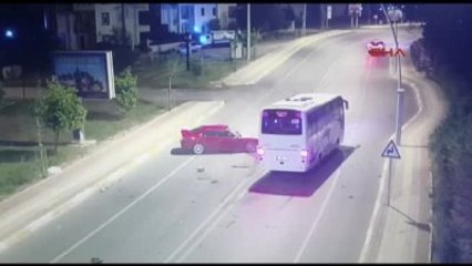Serik'te Otomobille Midibüs Çarpıştı: 1 Ölü