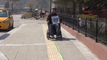 Engelli Genç, Sanatla Hayata Tutundu