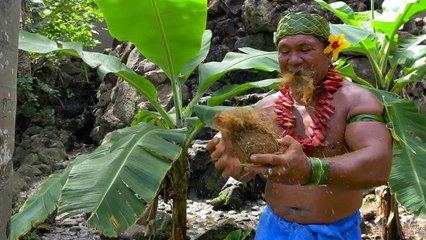 Comment ouvrir et éplucher une noix de coco