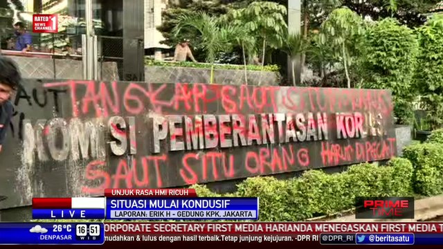 Massa HMI Minta Saut Situmorang Minta Maaf