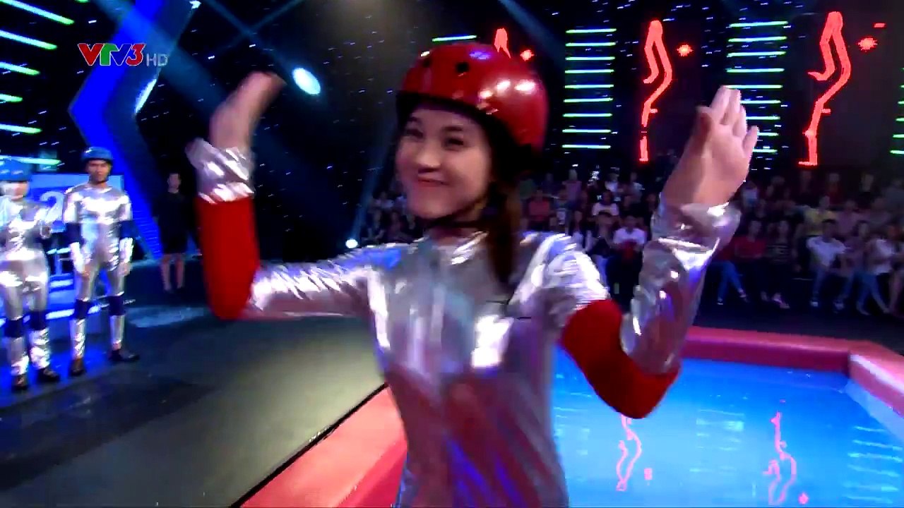 NGƯỜI ĐI XUYÊN TƯỜNG: TẬP 7 – VÒNG TƯỜNG BA – MA THUẬT VS NHẦY NHỤ