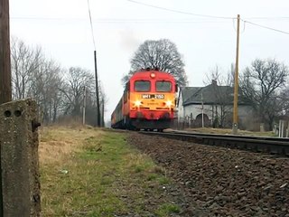 MÁV M41 2150 indul Nyúlról, a vonat végén egy Bz szerelvénnyel