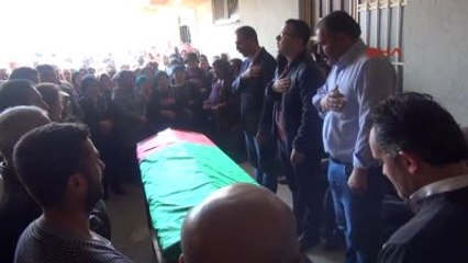 Çorum Munzur Çayı'na Uçan Otomobilde Ölen İngilizce Öğretmeni Toprağa Verildi