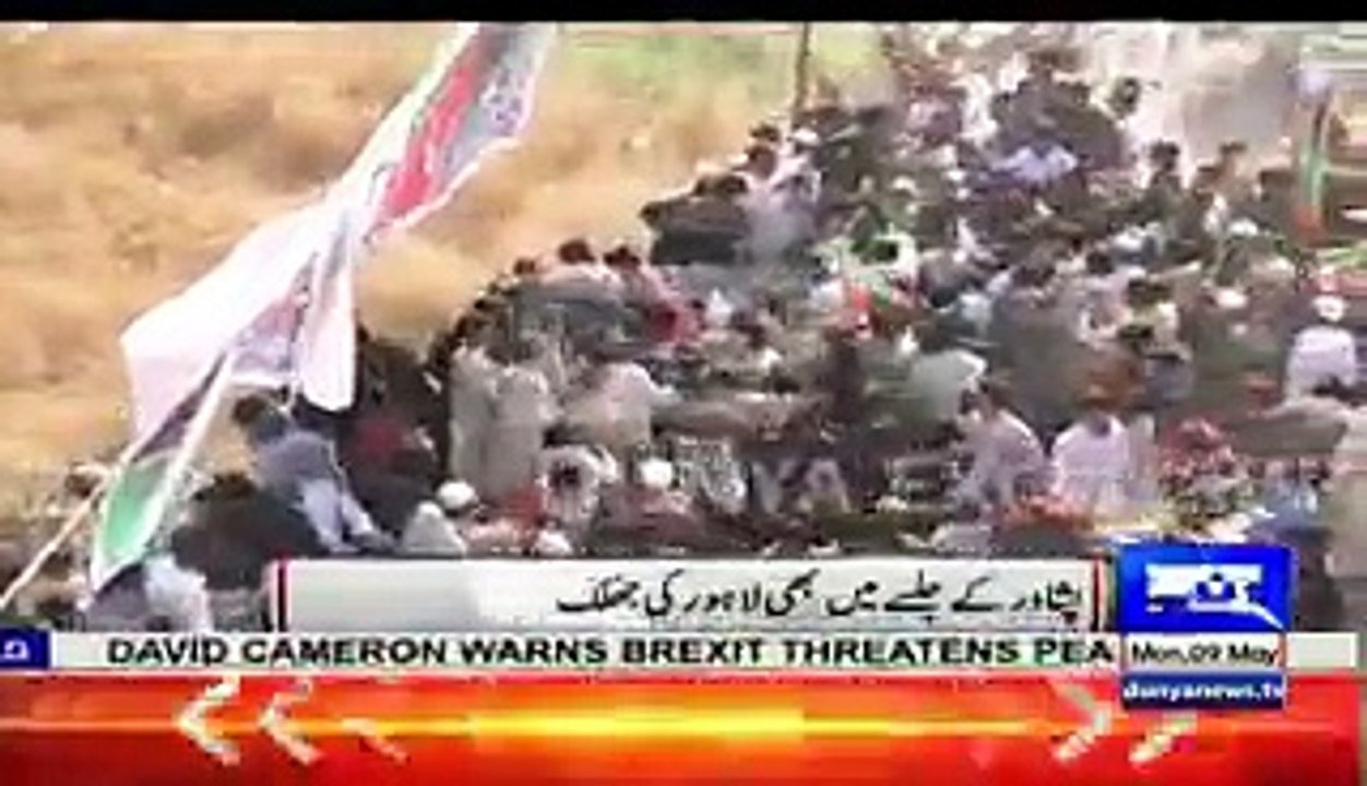 See What Happened With Female Singer At Peshawer Jalsa PTI