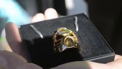 Une pièce de LEGO en or vendue 15000 dollars sur un parking