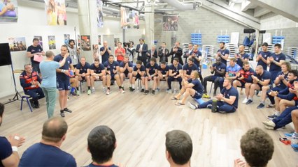 Franck Corrihons remet le maillot de son 200ème match à Fabien Gengenbacher