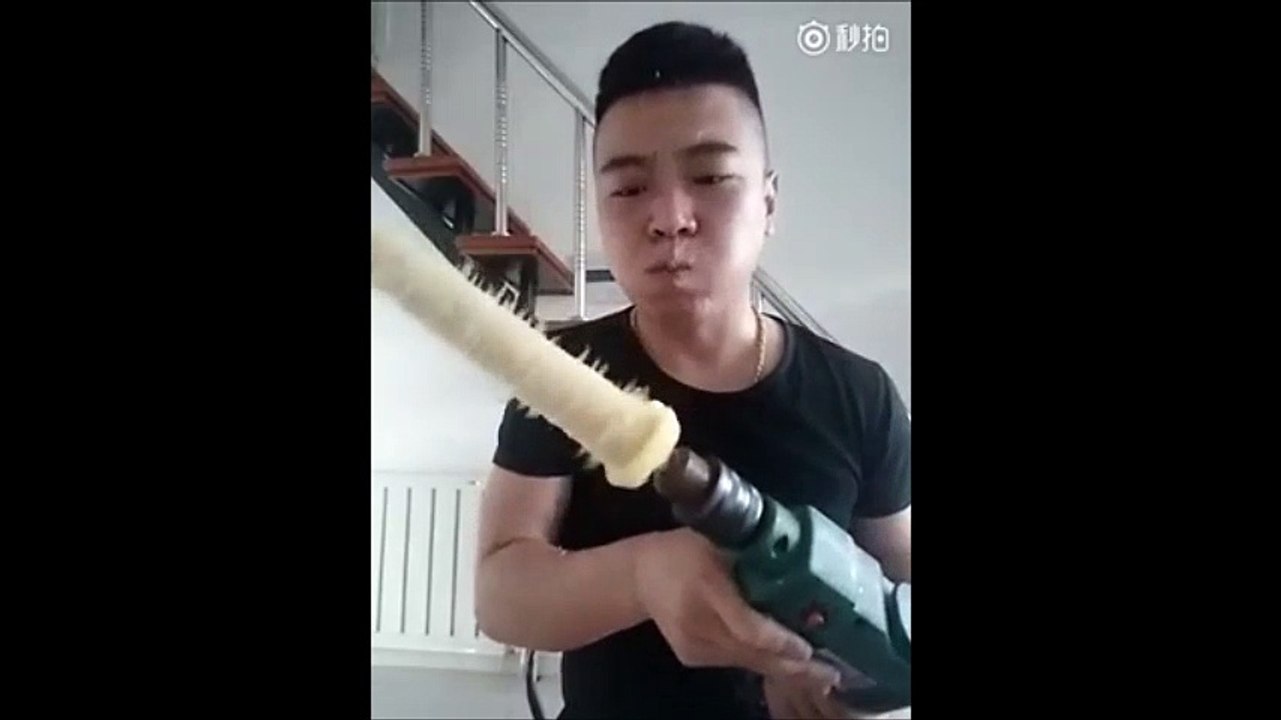 Man uses drill to eat corn on the cob in 10 seconds