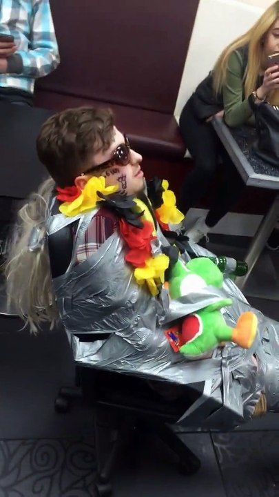 faire la fête avec ton pote bourré