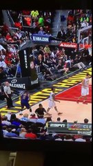 Kyrie Irving continue de faire des feintes, même quand il n'y a plus de défenseur