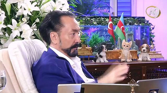 Recep Tayyip Erdoğan ve Sn Davutoğlu kıymetli insanlar. Ak Parti’deki nöbet değişimi hayırlı olsun.