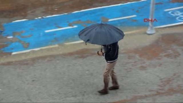 Bolu'da Yarım Saatlik Yağmur Hayatı Felç Etti