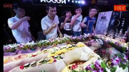 Cuộc sống người mẫu sushi khỏa thân ở Nhật Bản